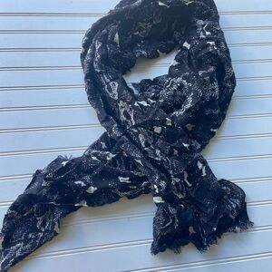 J. mcLaugjlin Snakaakin Print Extra Larger Scarf